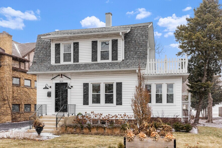 More Photos Of 305 S Naperville Rd, Wheaton Office For Sale