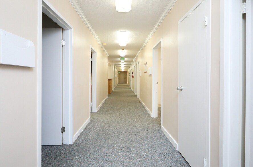More Photos Of 321 E 3rd St N, Newton Medical For Lease