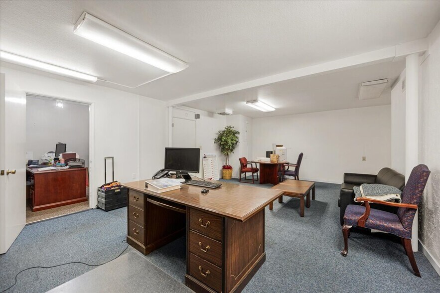 More Photos Of 339 W D St, Lemoore Storefront For Sale