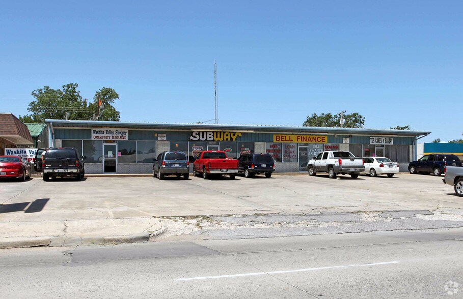 Primary Photo Of 914-920 S 4th St, Chickasha Storefront Retail Office For Sale