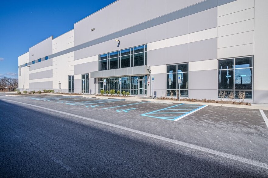More Photos Of 30 Cross St, Ridgefield Park Distribution For Lease