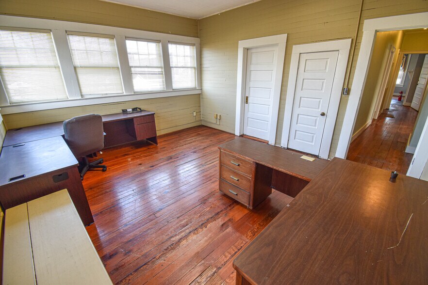 More Photos Of 2606 8th St, Tuscaloosa Office Residential For Sale