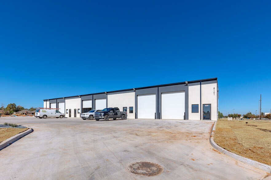 More Photos Of 8101 Silver Xing, Oklahoma City Unknown For Lease