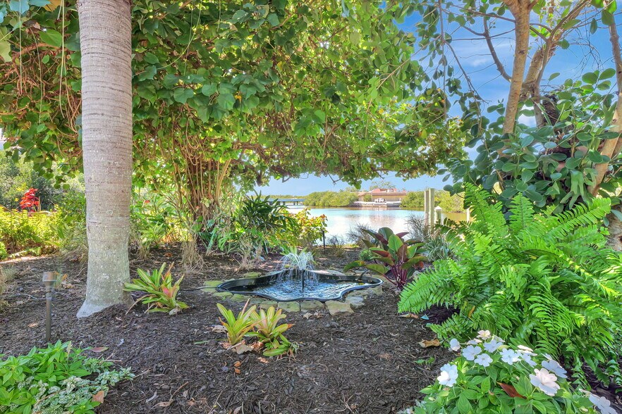 More Photos Of 193 Cocohatchee St, Naples Specialty For Sale