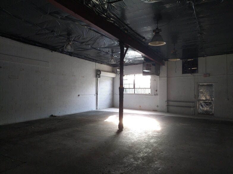 More Photos Of 29A Midland Ave, Hicksville Industrial For Lease