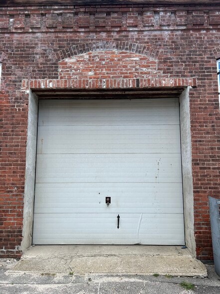 More Photos Of 70 Moshassuck Rd, Lincoln Manufacturing For Lease