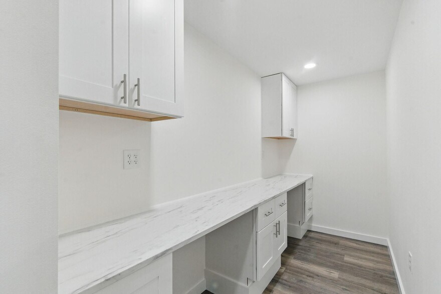 More Photos Of 120 W Scenic Trl, Weatherford Warehouse For Lease