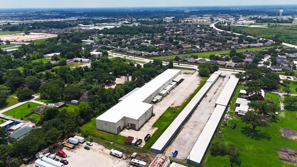 More Photos Of 5510 Spring Stuebner Rd, Spring Warehouse For Lease