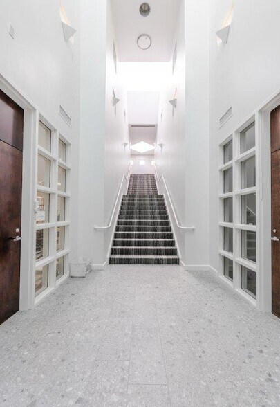 More Photos Of 8510 McAlpine Park Dr, Charlotte Unknown For Lease