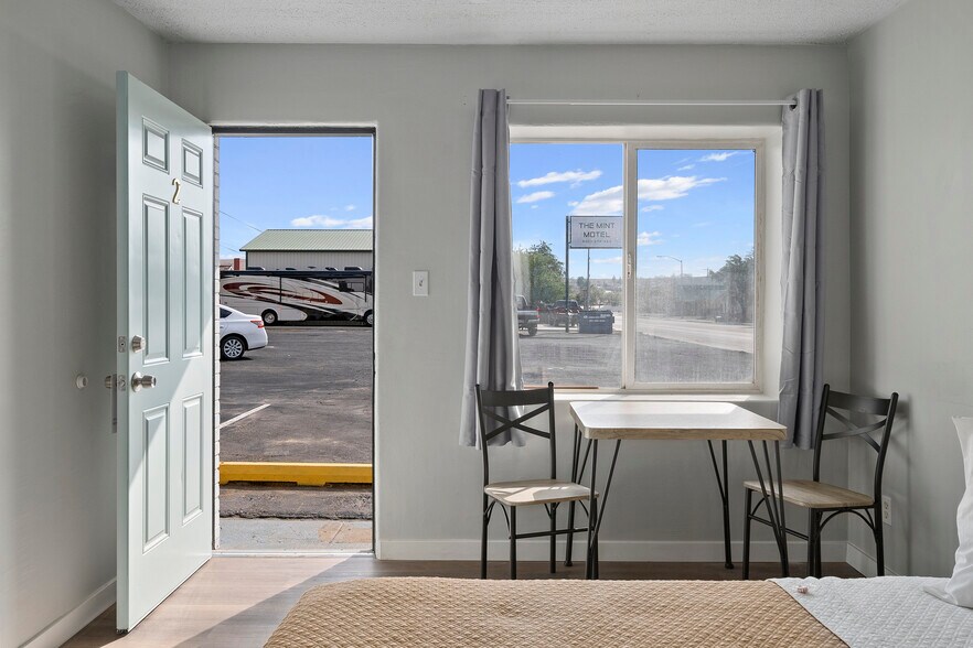 More Photos Of 1411 9th St, Rock Springs Hotel For Sale