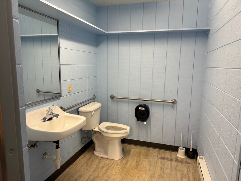 More Photos Of 223 N Seymour St, Fond Du Lac Manufacturing For Lease