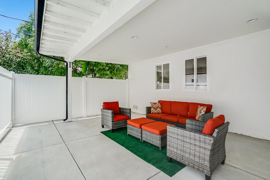 More Photos Of 7008 Encino Ave, Van Nuys Apartments For Sale