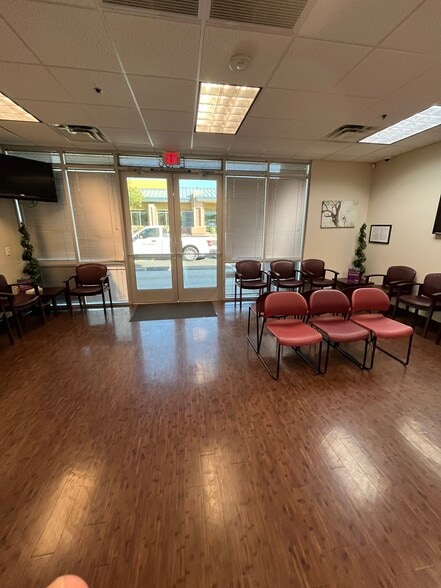 More Photos Of 41810 N Venture Dr, Phoenix Medical For Lease