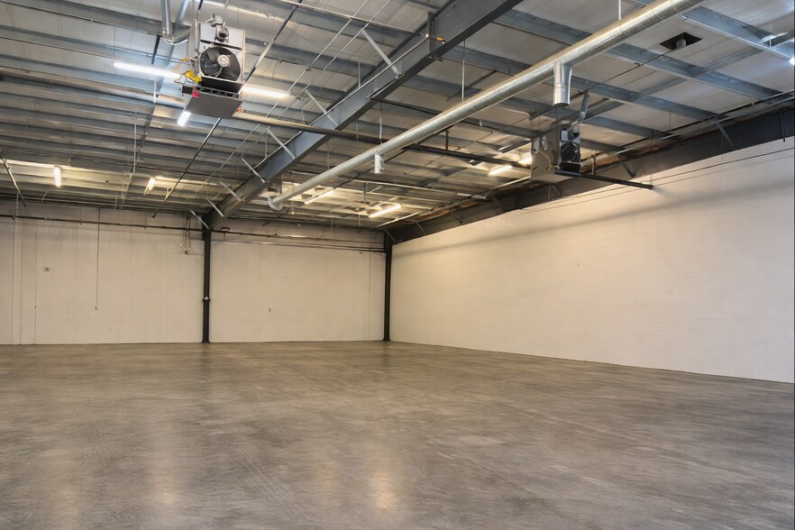 More Photos Of 19441-19465 W 151st Ter, Olathe Flex For Lease