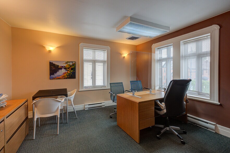 More Photos Of 415 Rue Du Village, Repentigny Office For Sale
