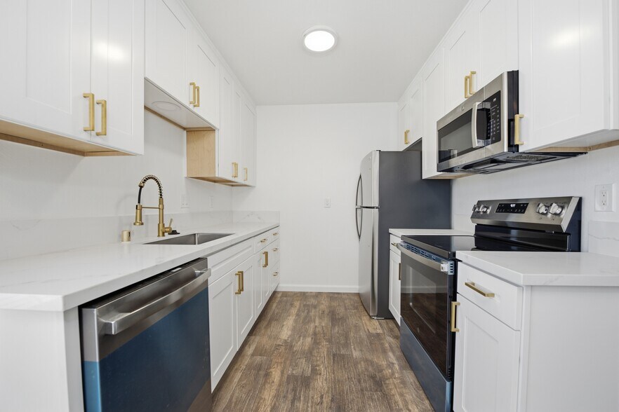 More Photos Of 635 Emory St, Imperial Beach Apartments For Sale