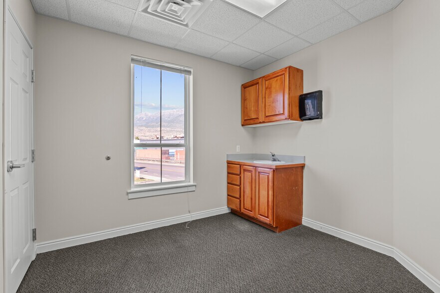 More Photos Of 411-423 N Orem Blvd, Orem Medical For Lease