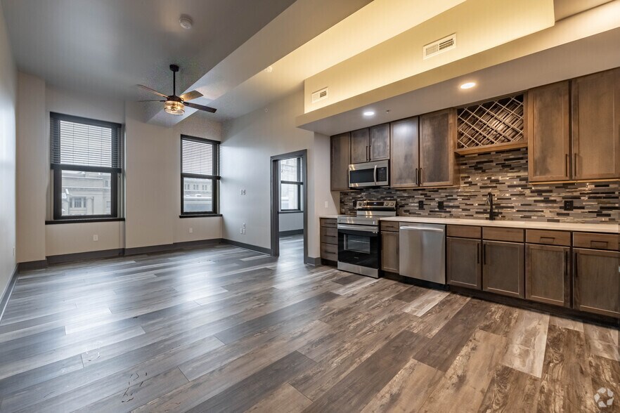 More Photos Of 830 Main St, Cincinnati Apartments For Lease