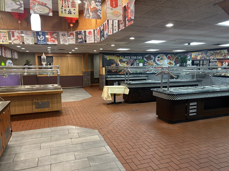 More Photos Of 2613 E Clairemont Ave, Eau Claire Restaurant For Lease