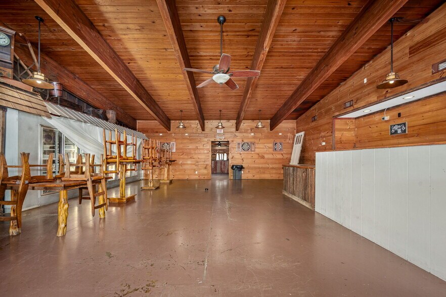 More Photos Of 7080 Dale Ridge Rd, Lancaster Convenience Store For Sale