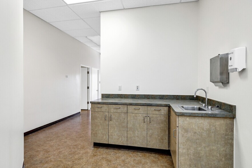More Photos Of 15405 N 99th Ave, Sun City Medical For Lease