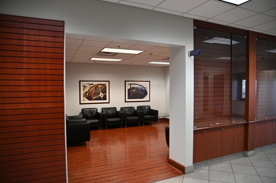 More Photos Of 500 Gulf Fwy S, League City Auto Dealership For Sale
