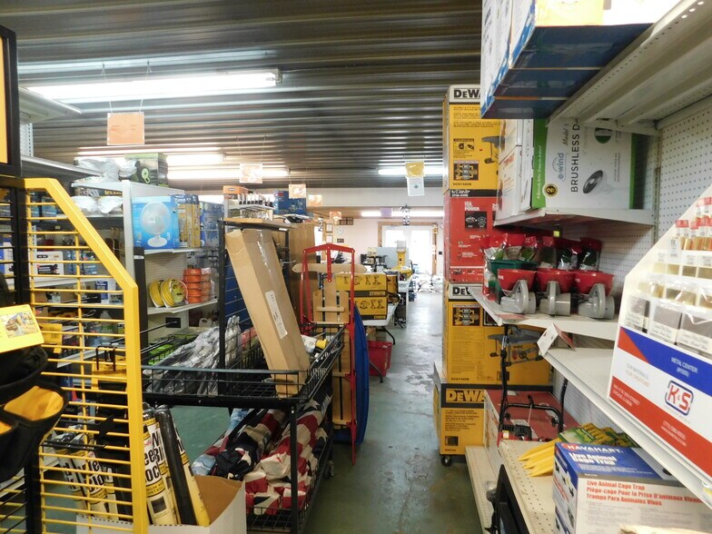 More Photos Of 2086 E US Highway 36, Rockville Convenience Store For Sale