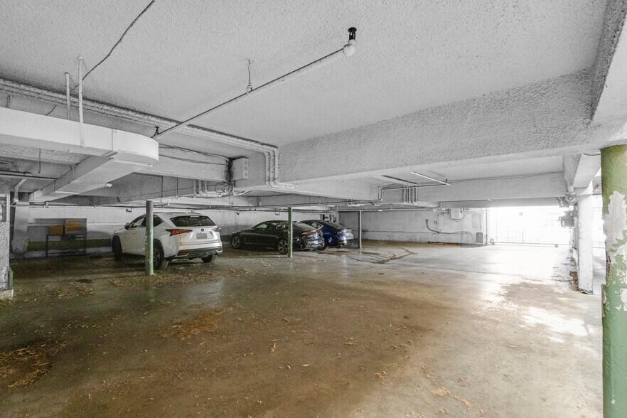 More Photos Of 944 N Orange Grove Ave, Los Angeles Apartments For Sale