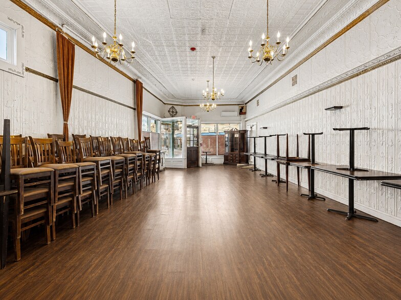 More Photos Of 228 Merrick Rd, Rockville Centre Storefront Retail Residential For Lease