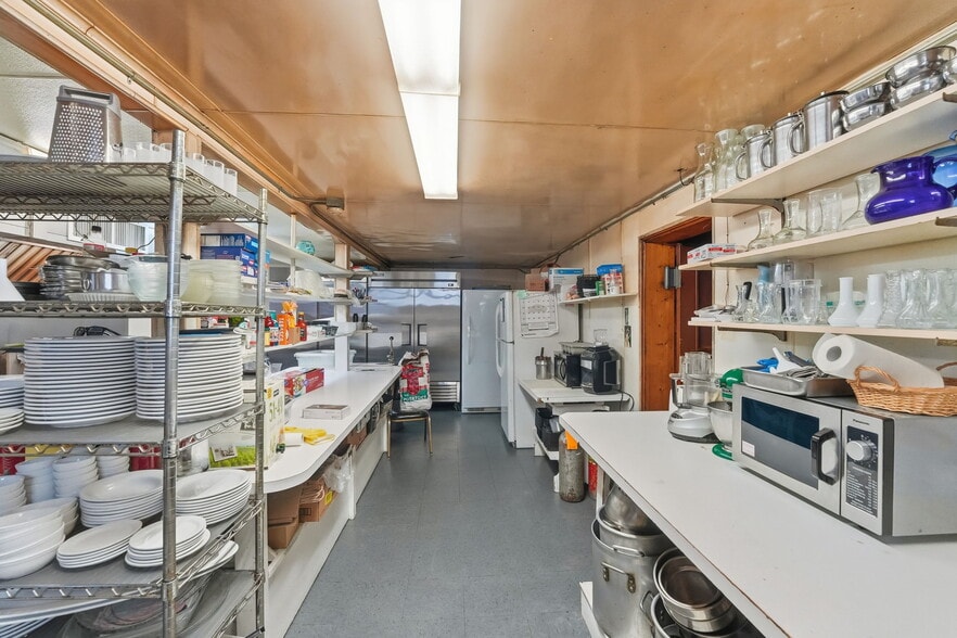 More Photos Of 170 Franklin St, Bristol Restaurant For Sale