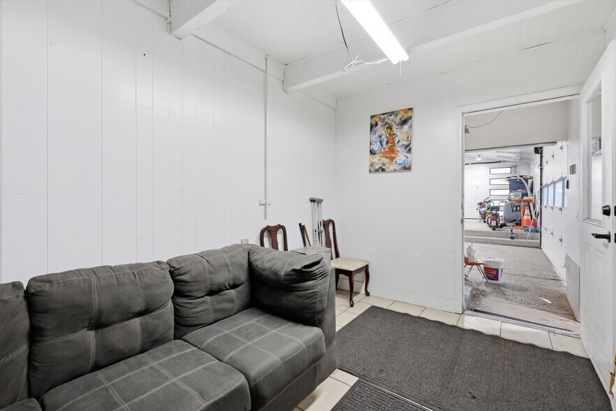 More Photos Of 7511 Leavenworth Rd, Kansas City Auto Repair For Sale