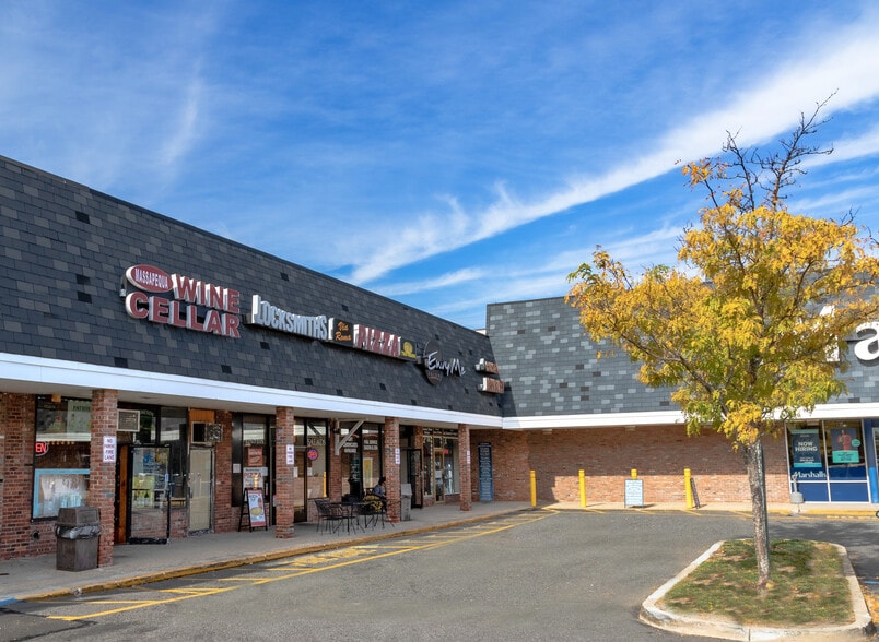 More Photos Of 1304-1354 Hicksville Rd, Massapequa Unknown For Lease