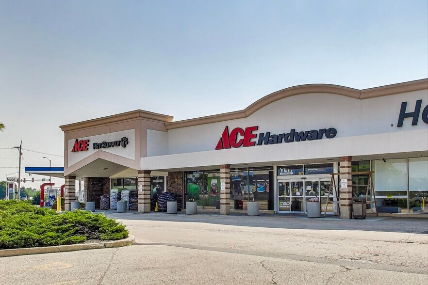 More Photos Of 675 W Golf Rd, Hoffman Estates Storefront For Lease