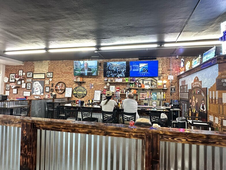 More Photos Of 10 S Main St, Fillmore Restaurant For Sale