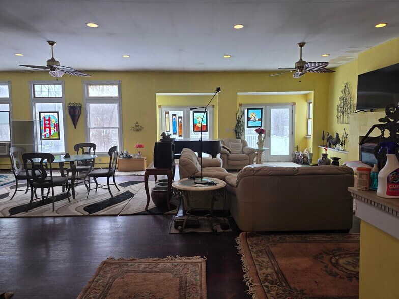 More Photos Of 56 Old State Route 12, Frenchtown Showroom For Sale