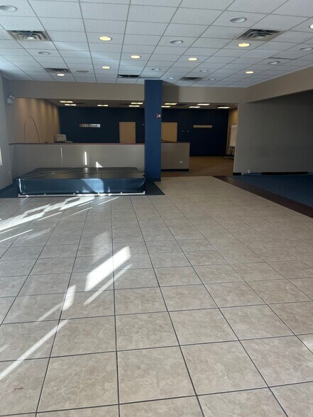 More Photos Of 800-808 W 87th St, Chicago General Retail For Lease