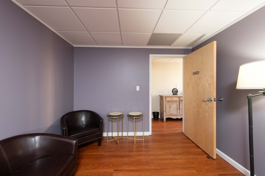 More Photos Of 1842 Beacon St, Brookline Medical For Sale