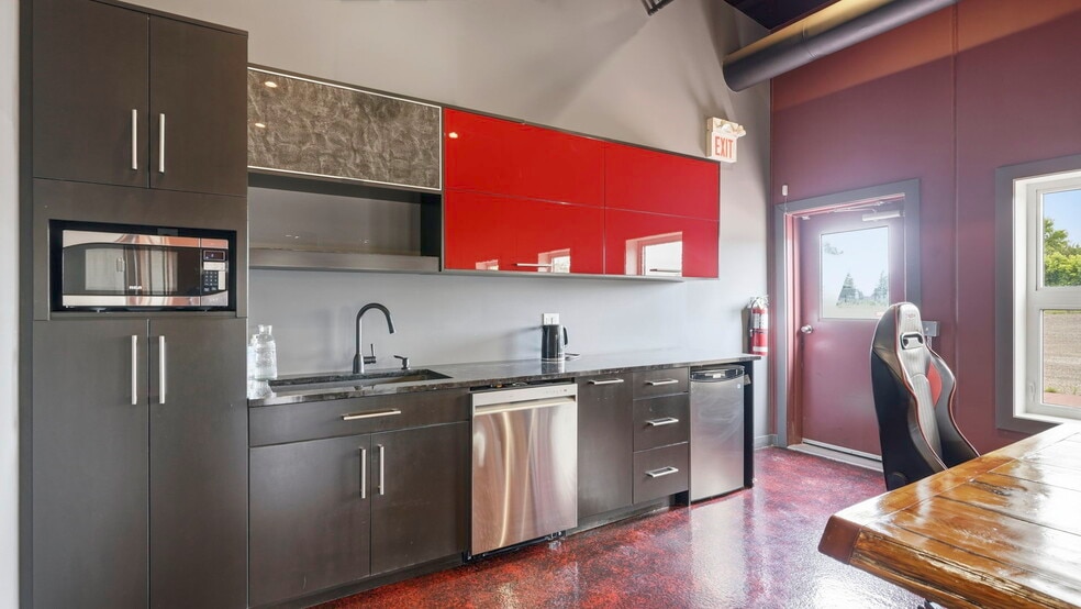 More Photos Of 490 South Ave, Spruce Grove Manufacturing For Sale