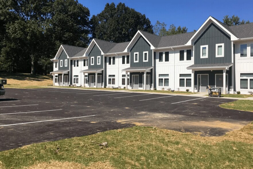 More Photos Of 1351 N Hanley Rd, University City Apartments For Sale
