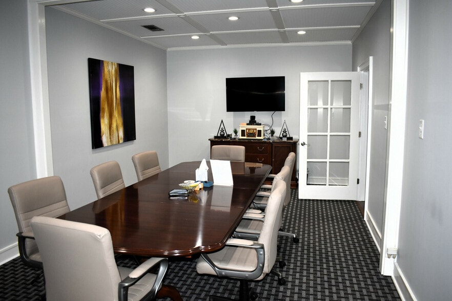 More Photos Of 1019 S Perry St, Montgomery Office For Sale