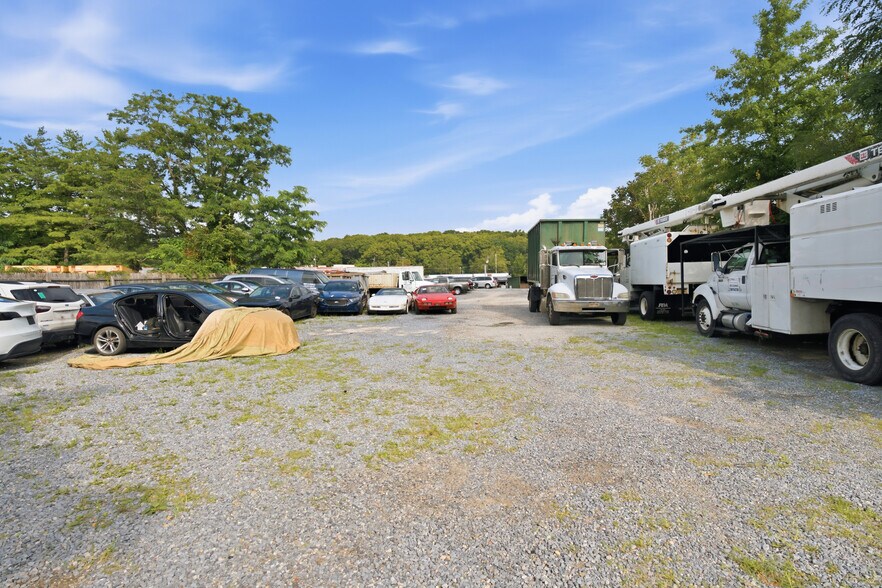 More Photos Of 1850 E Jericho Tpke, Huntington Auto Repair For Sale