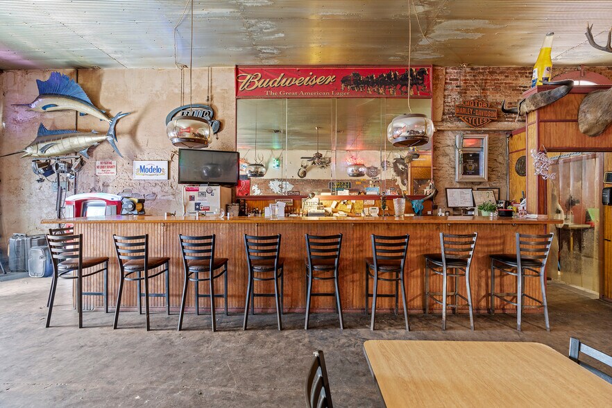 More Photos Of 218 N Main St, Rockdale Storefront For Sale