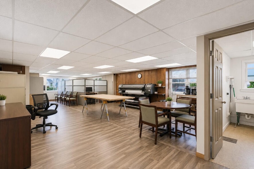 More Photos Of 152 Railroad St, Huntington Warehouse For Sale