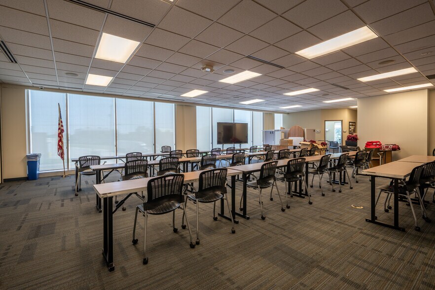 More Photos Of 807 Kinnear Rd, Columbus Medical For Sale
