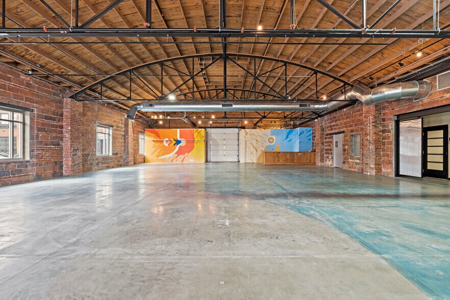 More Photos Of 1814 Oak St, Kansas City General Retail For Lease