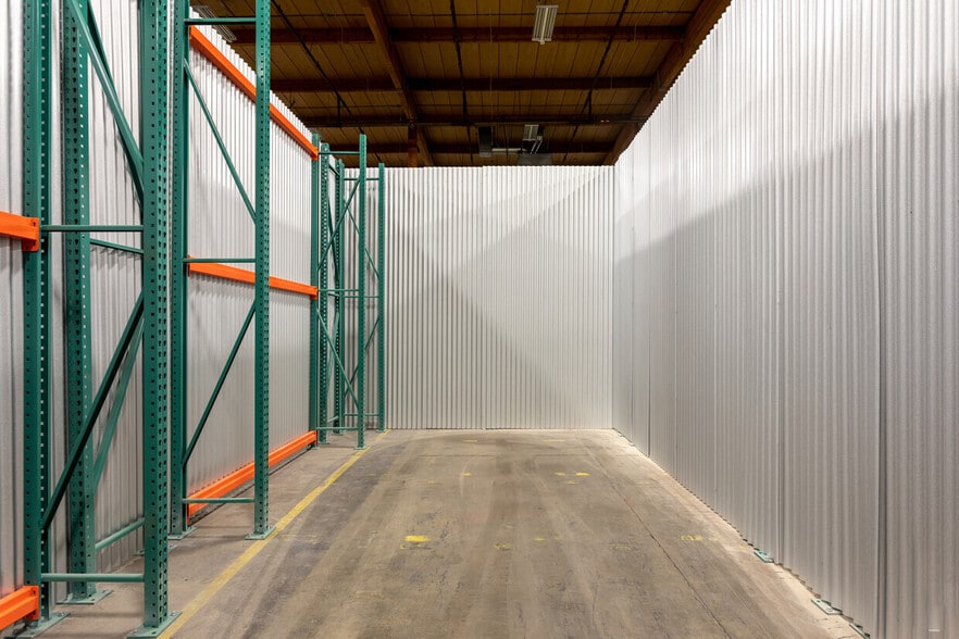 More Photos Of 3341 75th Ave, Landover Warehouse For Lease