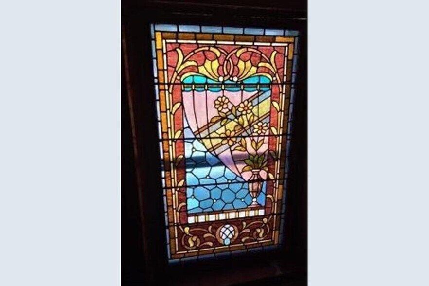 More Photos Of 16 N Main St, London Office For Lease