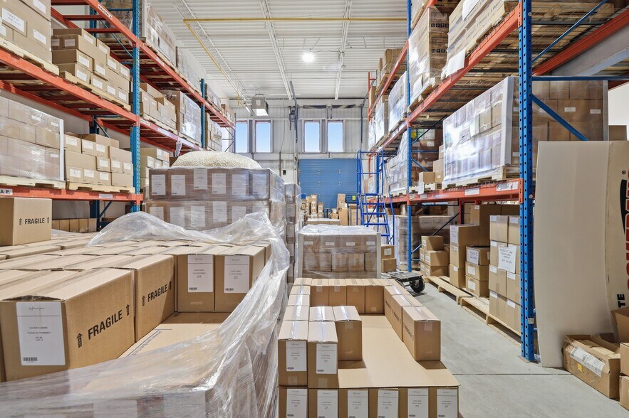 More Photos Of 605 Boul Guimond, Longueuil Warehouse For Sale