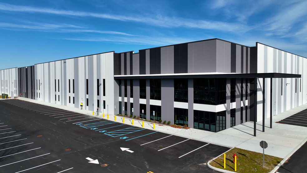 Primary Photo Of Old Nichols Commerce Ctr, Islandia Distribution For Lease