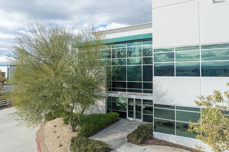 More Photos Of 27334 San Bernardino Ave, Redlands Distribution For Lease